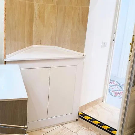 شقة Interno 5 Elegante Residenza Per 10 Pax Vicina A Colosseo E Santa Maria Maggiore روما