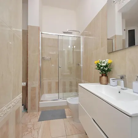 Apartment Interno 5 Elegante Residenza Per 10 Pax Vicina A Colosseo E Santa Maria Maggiore Rome